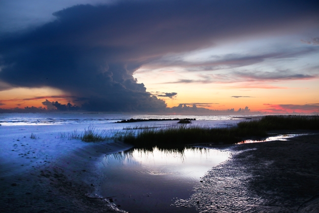 shelf cloud that touches the ground